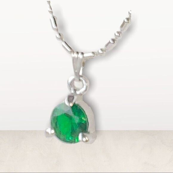 Green crystal faceted pendant necklace 18k GP 16” - Picture 4 of 8